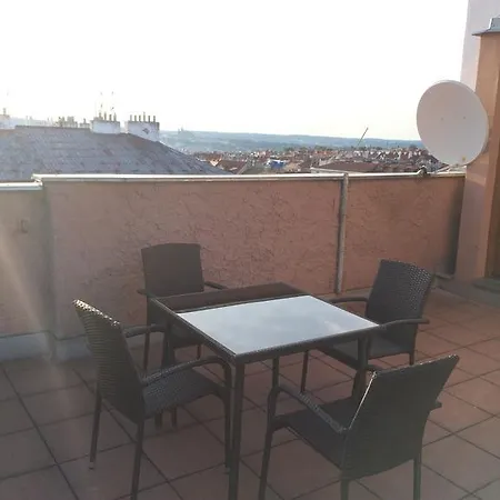 شقة Penthouse In Vinohrady *